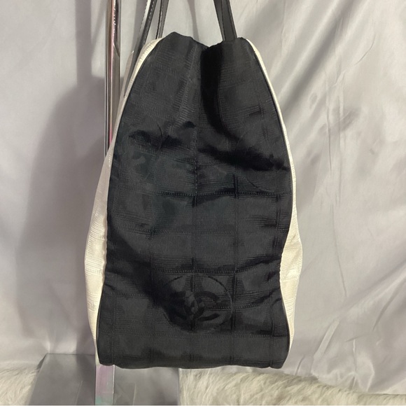 RARE Colorblockock CHANEL CC 10469355 Travel Line Nylon/ Leather Tote Bag - Picture 4 of 14